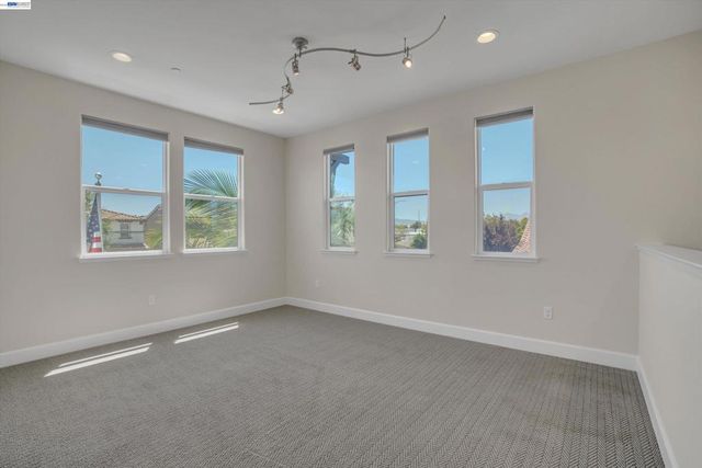 208 Halloran Ct, Brentwood, CA 94513