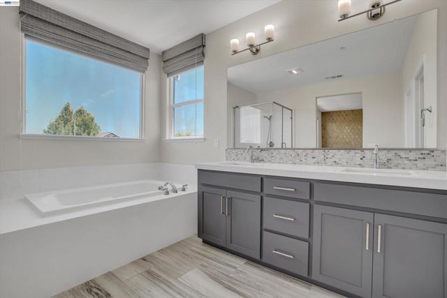 208 Halloran Ct, Brentwood, CA 94513