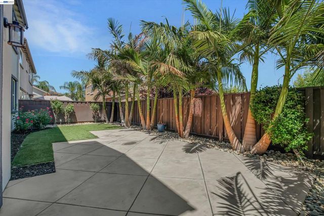 208 Halloran Ct, Brentwood, CA 94513