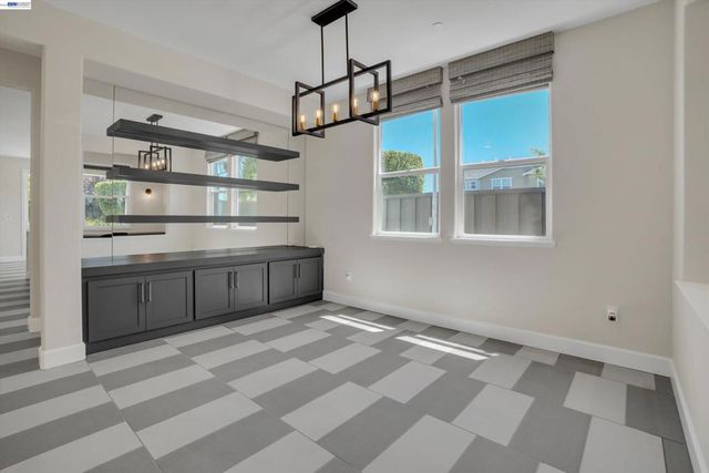 208 Halloran Ct, Brentwood, CA 94513