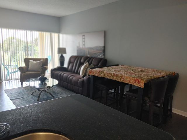 2100 Greenview Shores Boulevard 519, Wellington, FL 33414
