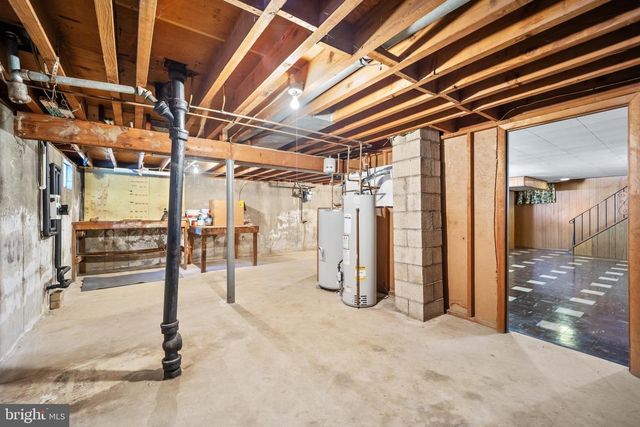 2 HODGKINS PL, New Castle, DE 19720