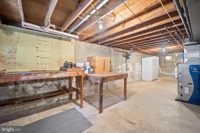 2 HODGKINS PL, New Castle, DE 19720