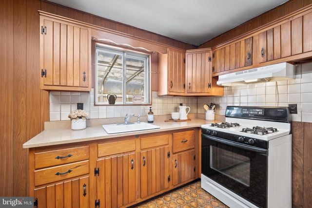 2 HODGKINS PL, New Castle, DE 19720