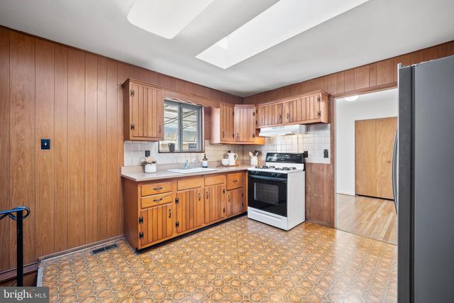 2 HODGKINS PL, New Castle, DE 19720