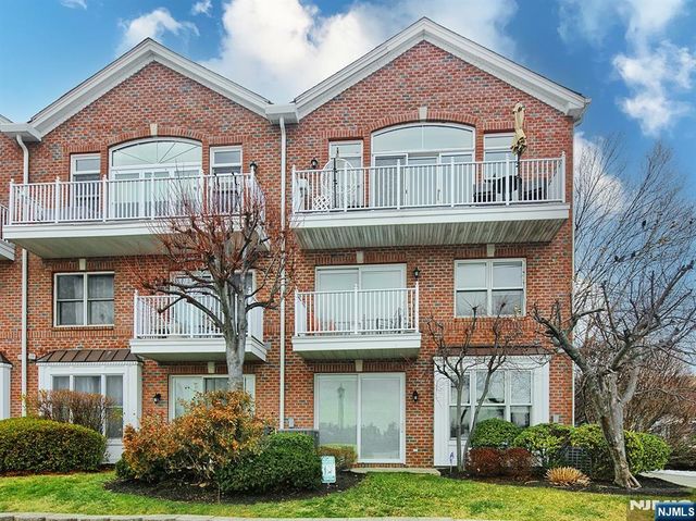 48 Lydia Drive, Guttenberg, NJ 07093