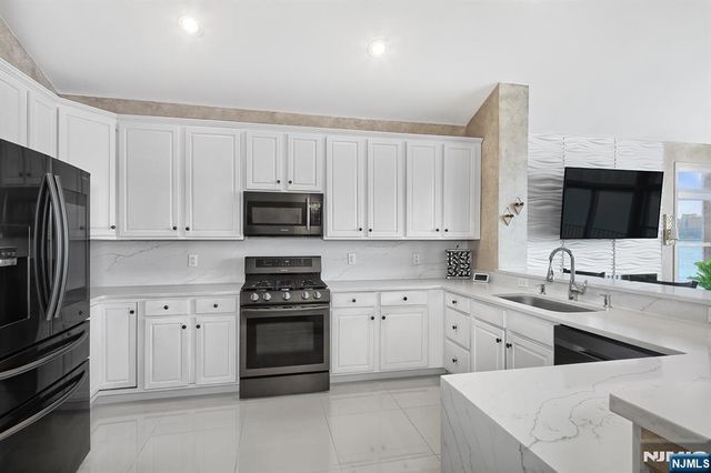 48 Lydia Drive, Guttenberg, NJ 07093