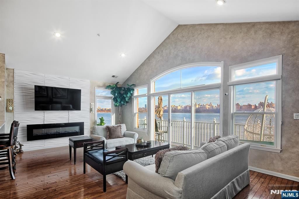 48 Lydia Drive, Guttenberg, NJ 07093