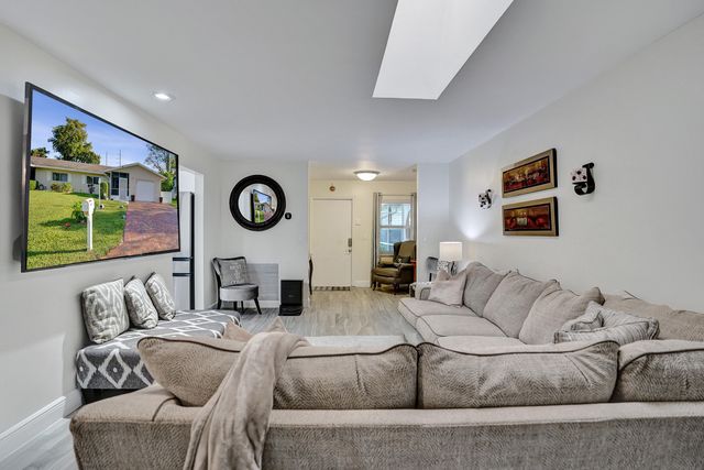 5965 Los Alamos Lane, Delray Beach, FL 33484
