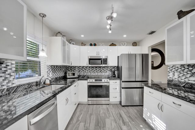 5965 Los Alamos Lane, Delray Beach, FL 33484