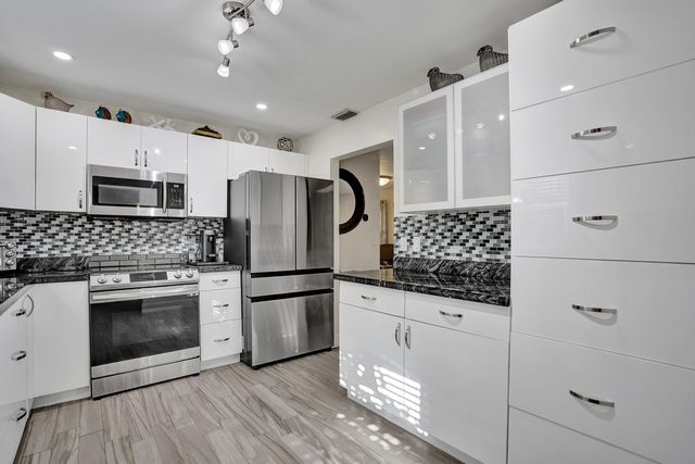5965 Los Alamos Lane, Delray Beach, FL 33484