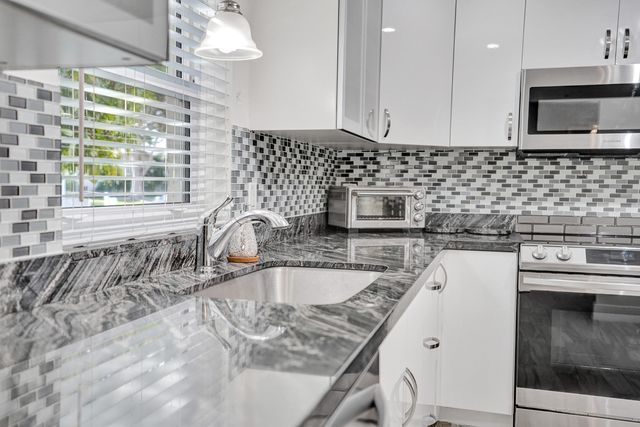 5965 Los Alamos Lane, Delray Beach, FL 33484