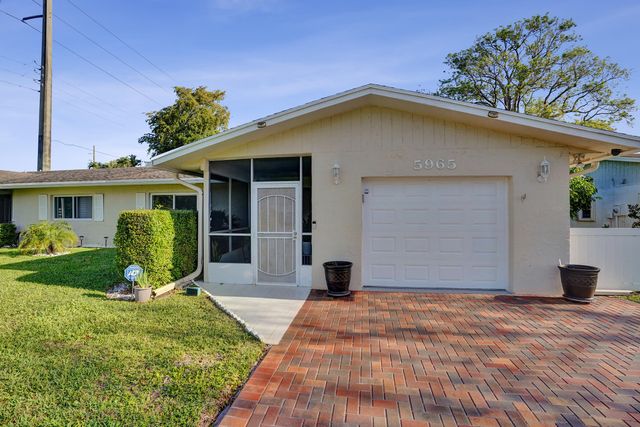 5965 Los Alamos Lane, Delray Beach, FL 33484
