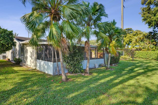 5965 Los Alamos Lane, Delray Beach, FL 33484