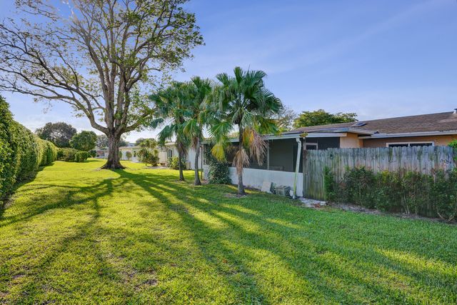 5965 Los Alamos Lane, Delray Beach, FL 33484
