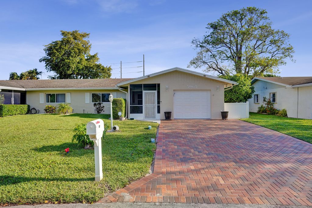 5965 Los Alamos Lane, Delray Beach, FL 33484