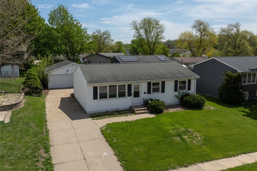 1625 South View NW, Cedar Rapids, IA 52405