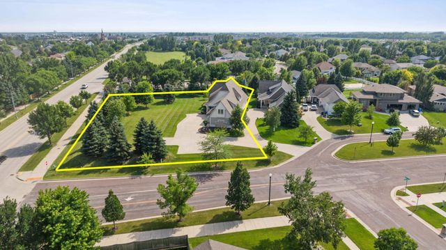 2508 Rose Creek Parkway S, Fargo, ND 58104
