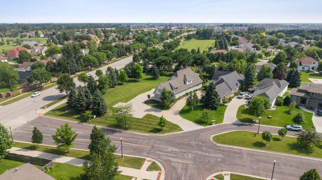 2508 Rose Creek Parkway S, Fargo, ND 58104