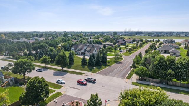 2508 Rose Creek Parkway S, Fargo, ND 58104