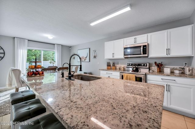 12384 CHERRY BLUFF Drive, Jacksonville, FL 32218