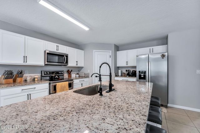 12384 CHERRY BLUFF Drive, Jacksonville, FL 32218