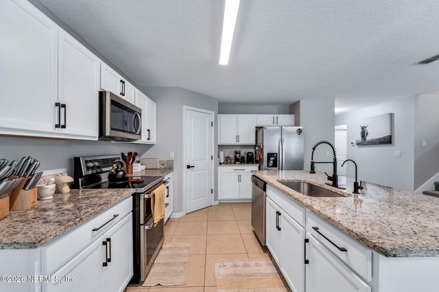 12384 CHERRY BLUFF Drive, Jacksonville, FL 32218