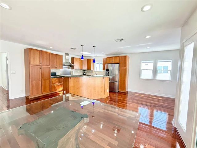 5639 Natick, Van Nuys, CA 91411