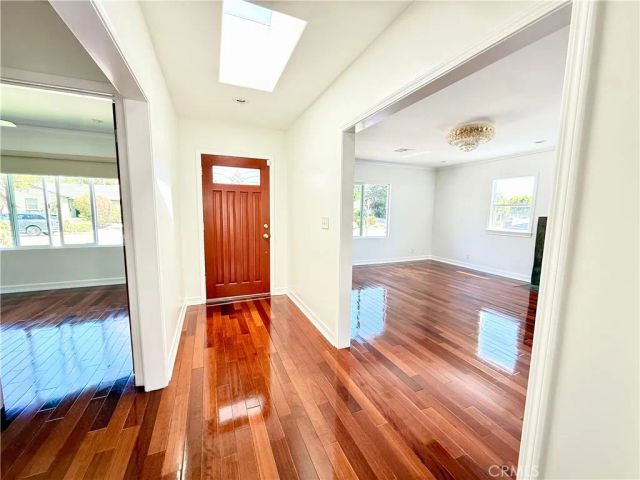 5639 Natick, Van Nuys, CA 91411
