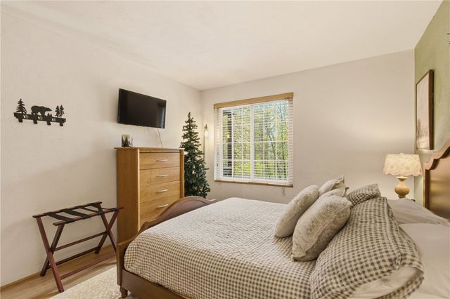 1142 Tanyard Lane, Hidden Valley, PA 15502