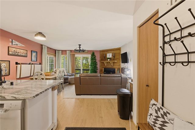 1142 Tanyard Lane, Hidden Valley, PA 15502