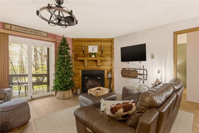 1142 Tanyard Lane, Hidden Valley, PA 15502