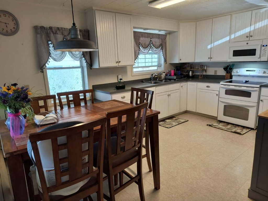 304 Hill ST, Wolf Point, MT 59201 photo 3