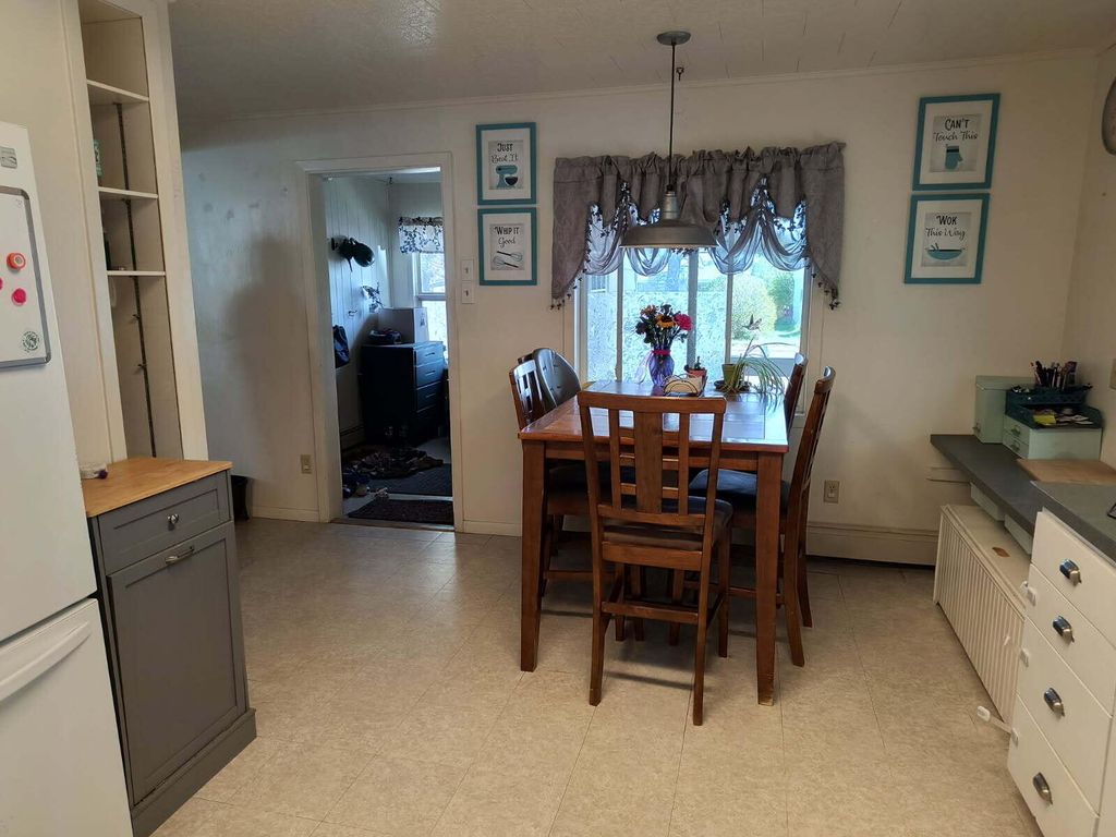 304 Hill ST, Wolf Point, MT 59201 photo 4