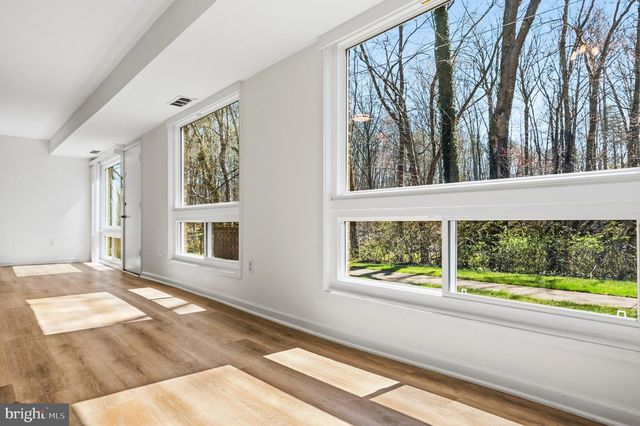 10009 FAIR WOODS DR, Fairfax, VA 22030