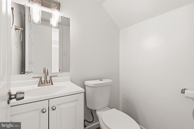 10009 FAIR WOODS DR, Fairfax, VA 22030