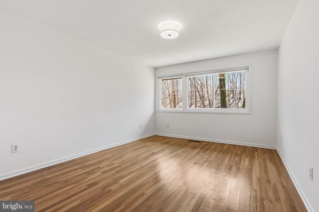 10009 FAIR WOODS DR, Fairfax, VA 22030