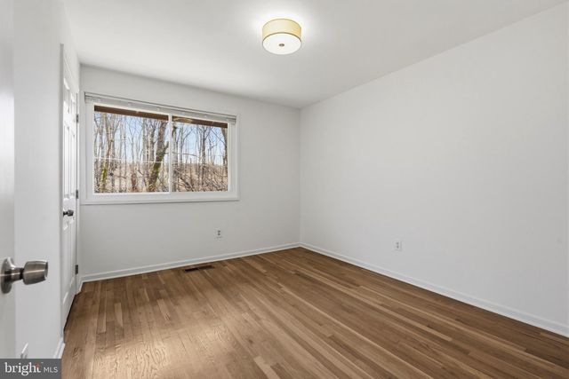 10009 FAIR WOODS DR, Fairfax, VA 22030