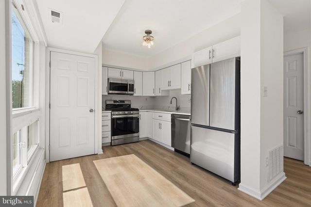 10009 FAIR WOODS DR, Fairfax, VA 22030