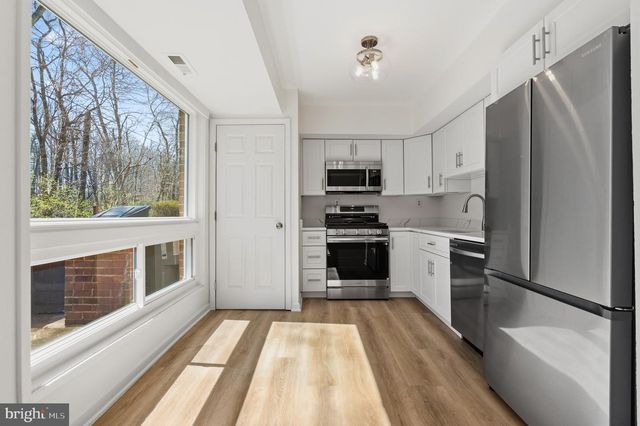 10009 FAIR WOODS DR, Fairfax, VA 22030