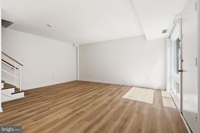 10009 FAIR WOODS DR, Fairfax, VA 22030