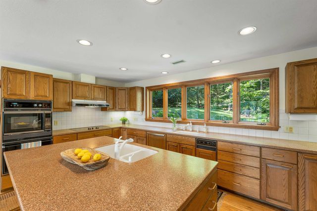 6 Wyanoke Gate Lane, Wolfeboro, NH 03894