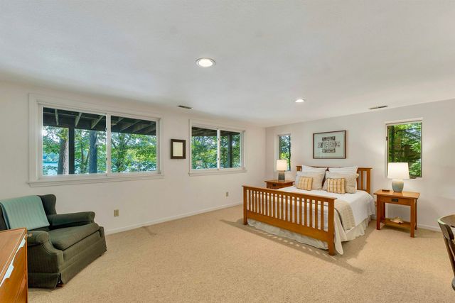 6 Wyanoke Gate Lane, Wolfeboro, NH 03894