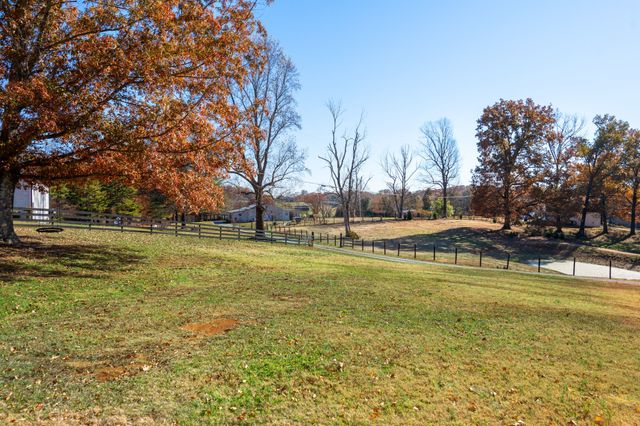 1835 Belotes Ferry Rd, Lebanon, TN 37087