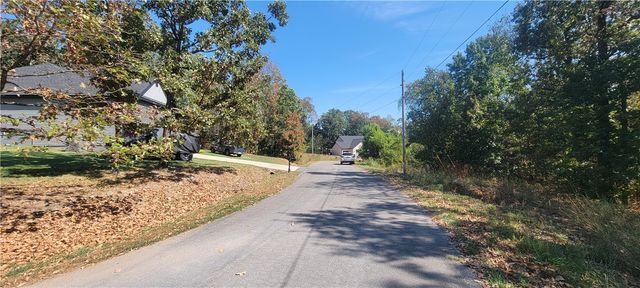 Hawthorn Lane, Bella Vista, AR 72715