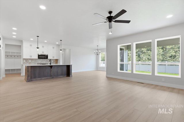 4420 E Dillinger St, Nampa, ID 83687
