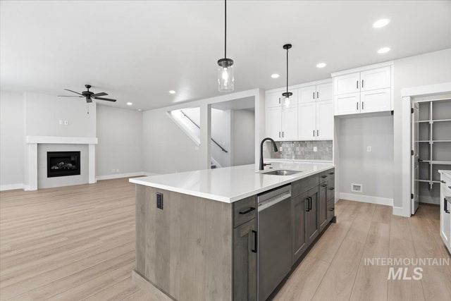 4420 E Dillinger St, Nampa, ID 83687