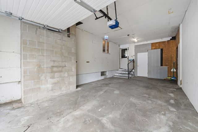 297 Whalom Rd, Lunenburg, MA 01462