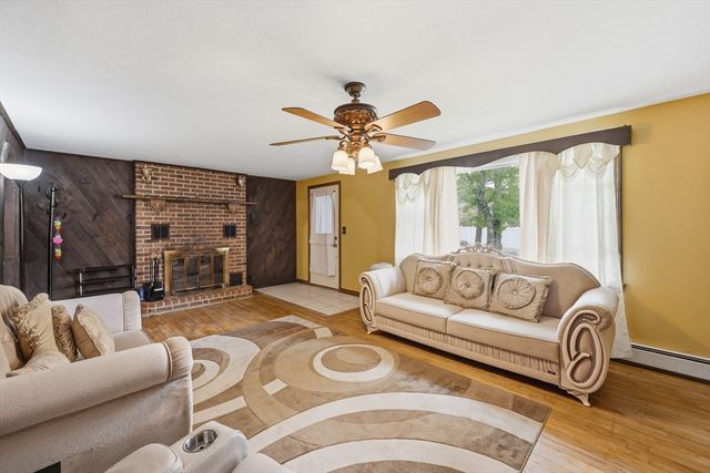 297 Whalom Rd, Lunenburg, MA 01462