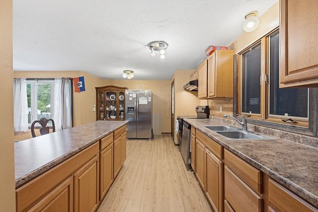 297 Whalom Rd, Lunenburg, MA 01462